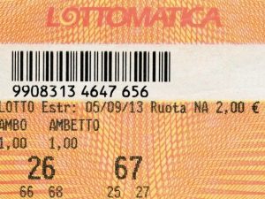 Varese, impiegato di banca ruba 400mila euro ai correntisti per giocare il 53 al lotto