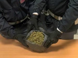 In stazione Centrale con un chilo di marijuana nello zaino: 23enne arrestato a Milano