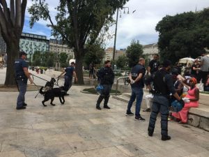 Blitz in stazione Centrale a Milano: polizia e cani antidroga per controllare i migranti