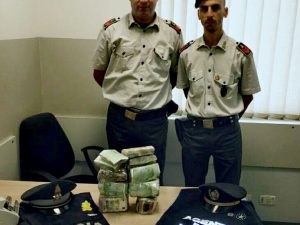 Como, cerca di lasciare l'Italia con 146mila euro nascosti in auto