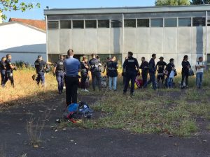 Sgomberata l'ex scuola Colombo in via Pizzigoni, a Milano: era occupata da un centinaio di persone