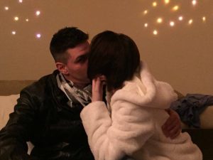 Manuel Buzzini, il ragazzo trovato impiccato sabato: la ragazza abbracciata a lui è Sara Luciani: è scomparsa da venerdì (Facebook)