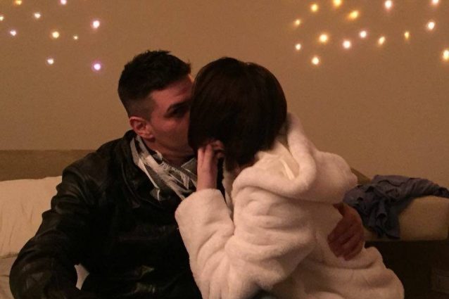 Manuel Buzzini, il ragazzo trovato impiccato sabato: la ragazza abbracciata a lui è Sara Luciani: è scomparsa da venerdì (Facebook)