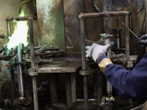 Incidente sul lavoro, operaio schiacciato dall’elevatore riesce a fermare il macchinario e si salva Incidente sul lavoro, operaio schiacciato dall’elevatore riesce a fermare il macchinario e si salva