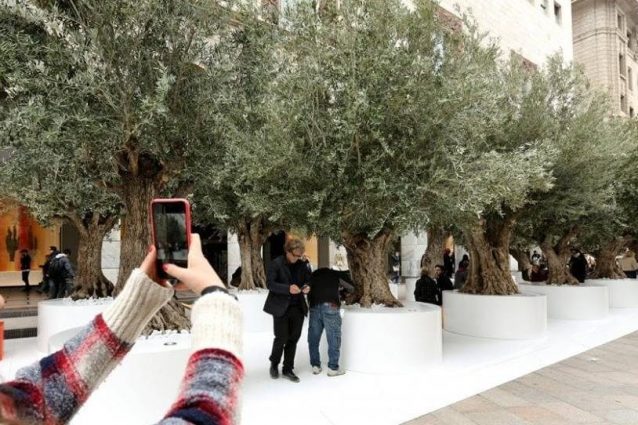 Maestà Sofferente, il simbolo del Fuorisalone che divide Milano