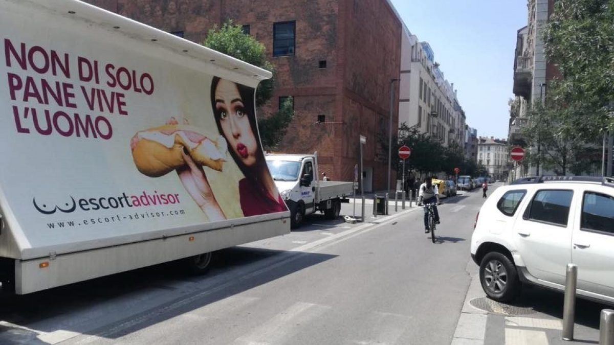 La pubblicità a Milano, nel quartiere Isola