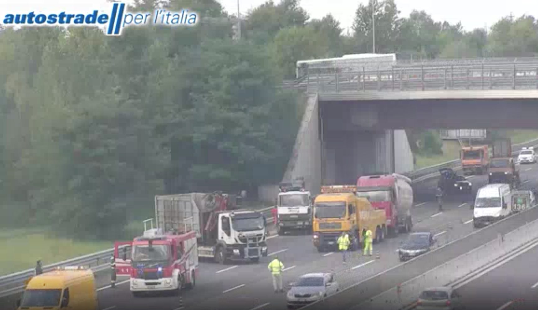 Incidente in A4 ad Agrate, camion ribaltato: un ferito e traffico in ...