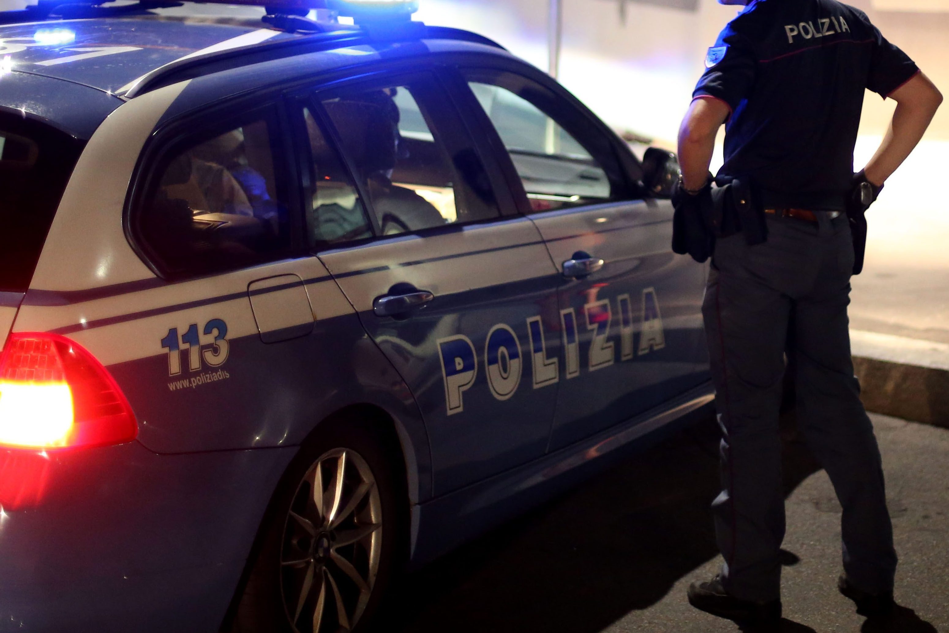 Sesto San Giovanni, scopre il marito a chattare su internet e lo picchia fratturandogli il naso - Milano Fanpage.it