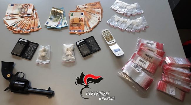 Roncadelle, cocaina, soldi e pistola in casa: arrestato pensionato spacciatore - Milano Fanpage.it