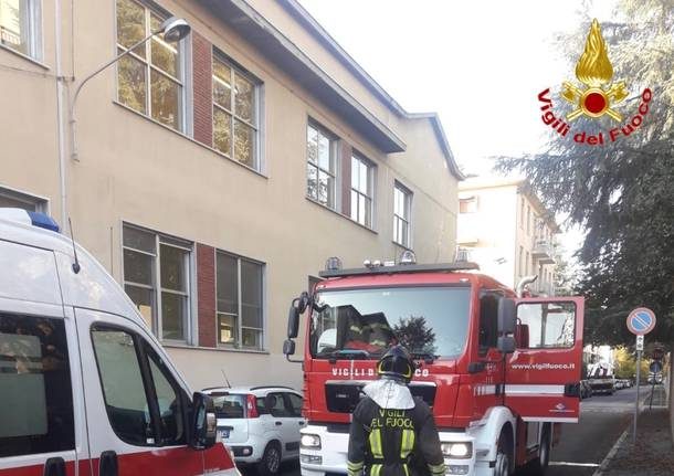 Busto Arsizio, incendio in un condominio di via Vittorio Alfieri: forse causato da una stufa - Milano Fanpage.it