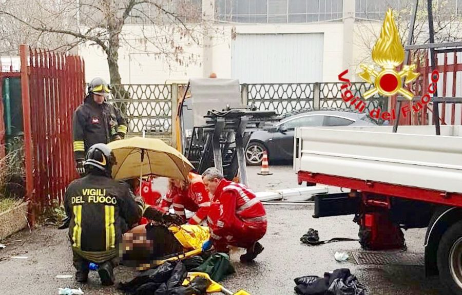 Incidente sul lavoro a San Donato Milanese, grave un operaio di 20 anni