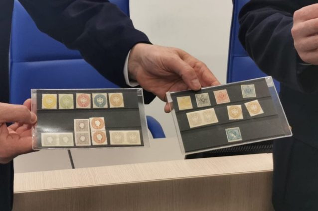 Milano, ritrovati 24 francobolli della collezione Lombardo Veneta: erano stati rubati nel 2017