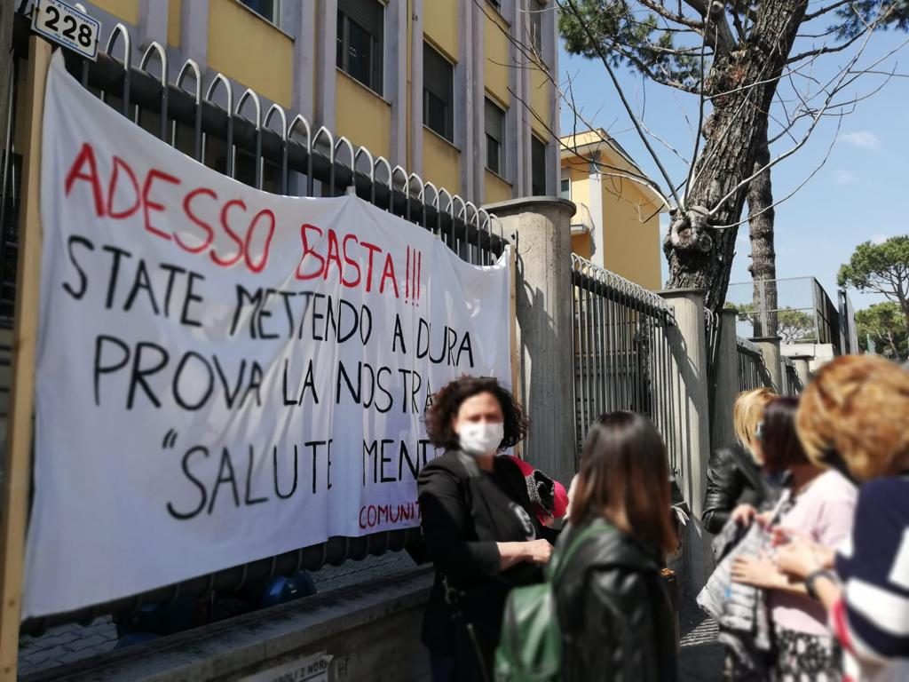 L'Asl Napoli 2 chiude centri per malati psichiatrici, i lavoratori Torniamo all'era pre Basaglia L'Asl Napoli 2 chiude centri per malati psichiatrici, i lavoratori Torniamo all'era pre Basaglia