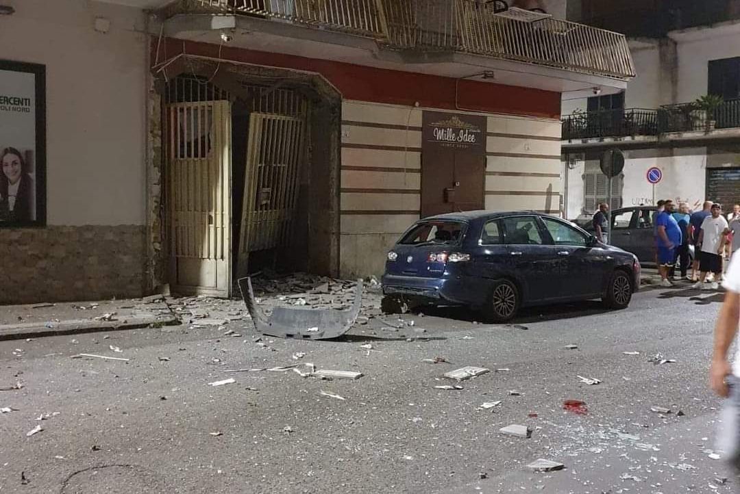 Bomba nella notte ad Afragola, a due passi dall'ex commissariato di polizia - Vimarsana News