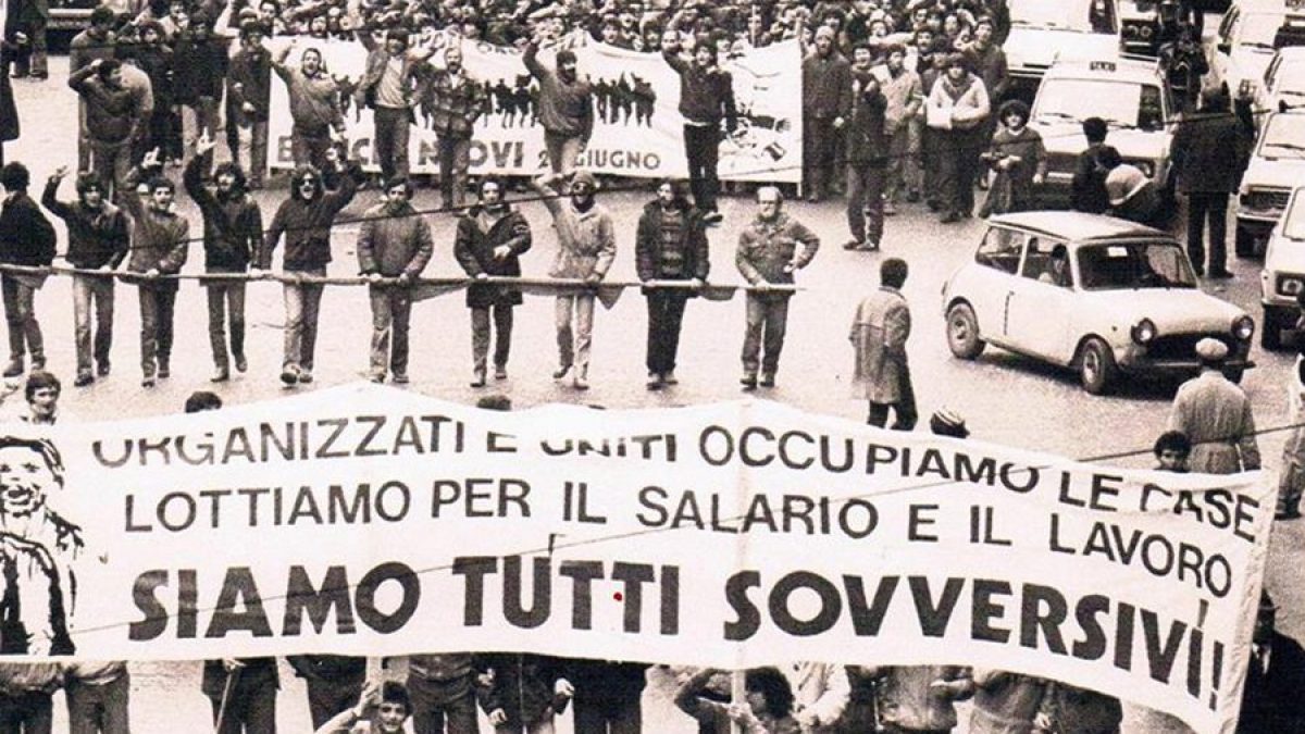 Corteo a Napoli in zona Museo Archeologico