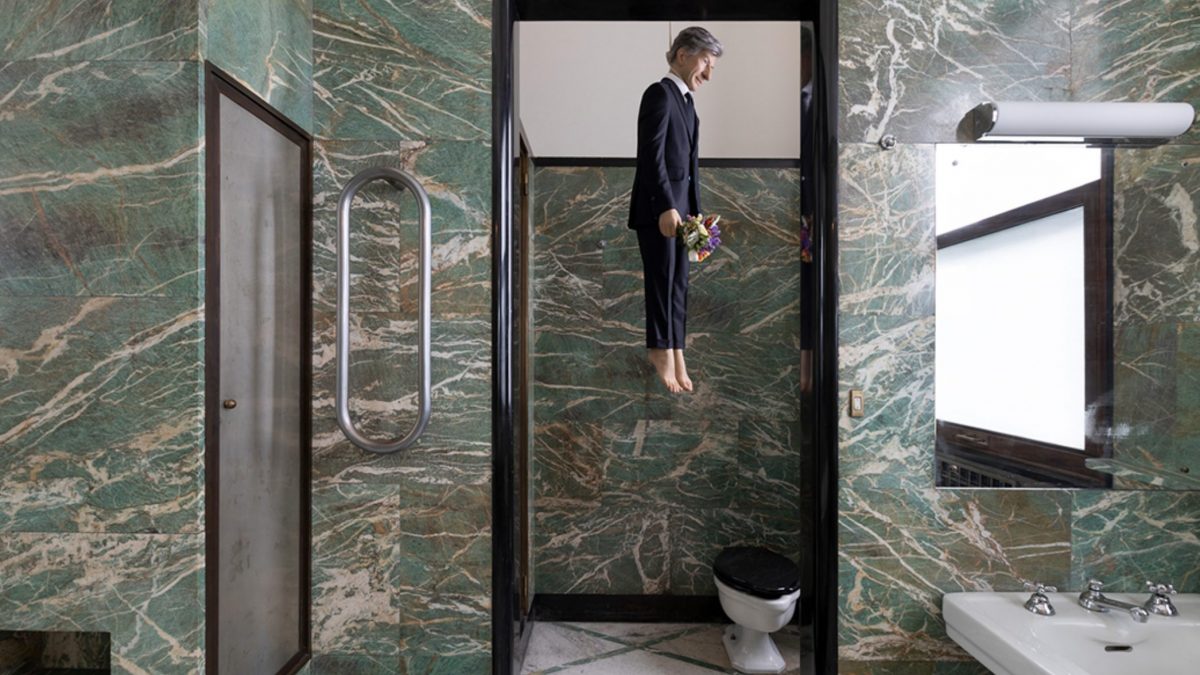 L’opera You di Maurizio Cattelan alla galleria d’arte Massimo de Carlo, Milano