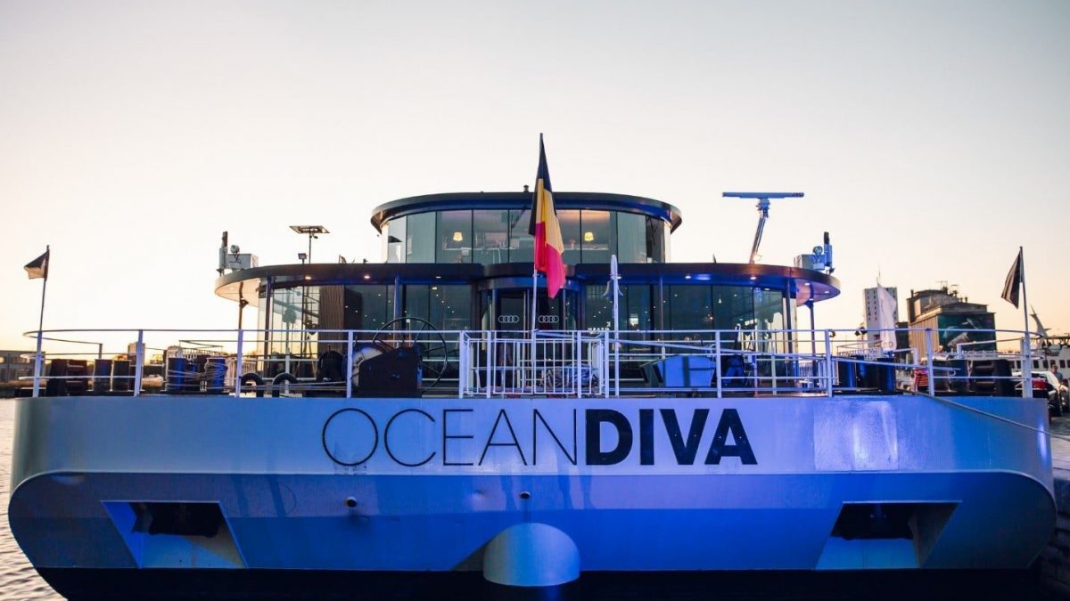 La nave per eventi Oceandiva sul Tamigi