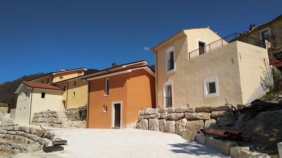 Il Borgo Rurale I Ciacca dopo la riqualificazione da parte di Cesidio Di Ciacca – Credit studio–dna.it