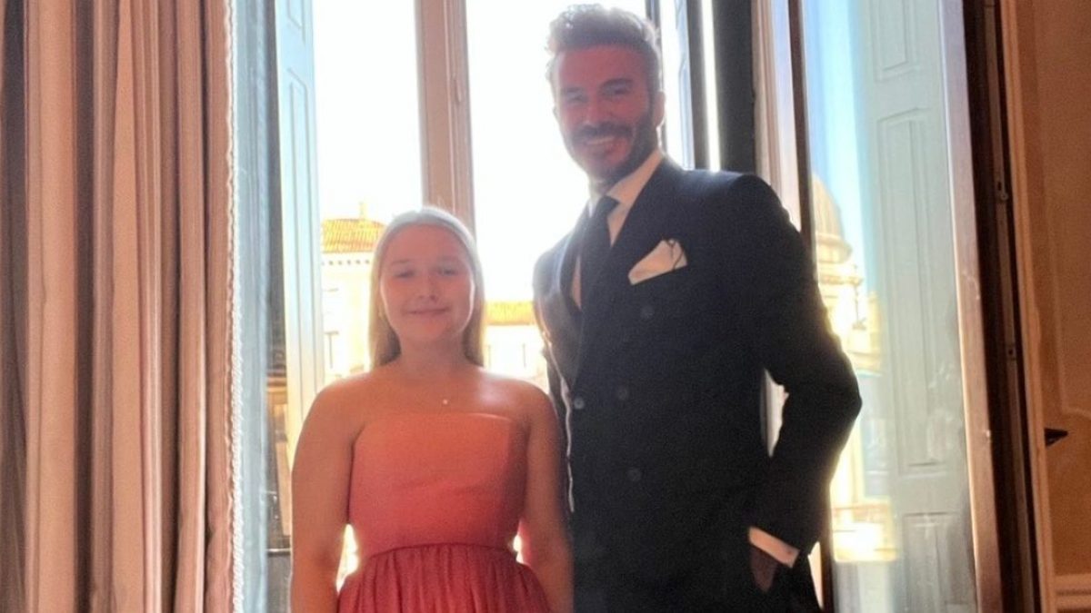 Harper Beckham indossa il suo primo abito da sera: il look da principessa  per la serata con papà David