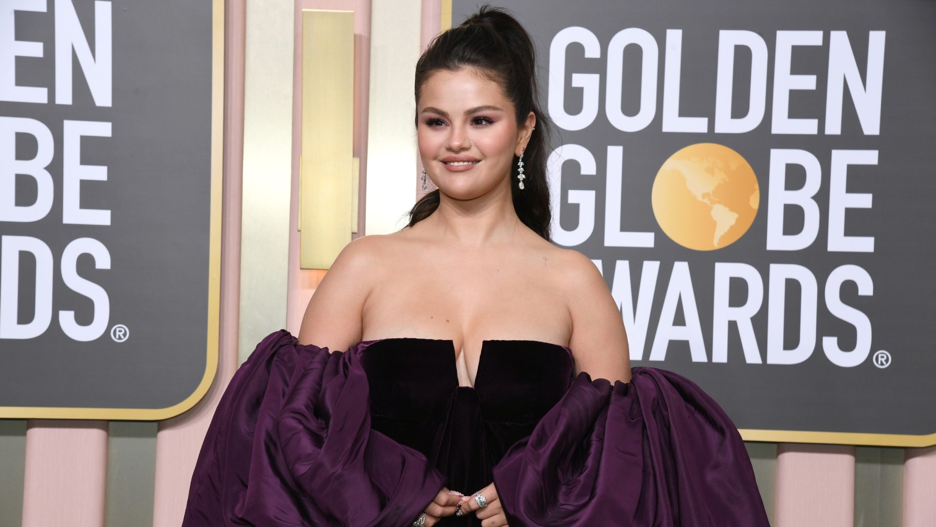 Selena Gomez With Her Sister At The Golden Globes 2023 Gracie Elliot 