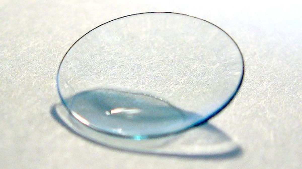Questa lente a contatto è la prima al mondo a rilasciare farmaci attraverso  gli occhi