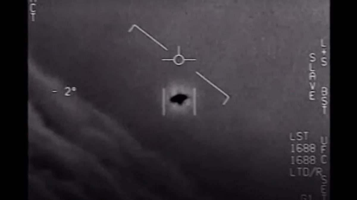 Un’immagine di un UAP, un fenomeno aereo non identificato, negli archivi del Pentagono / Dipartimento della Difesa Usa