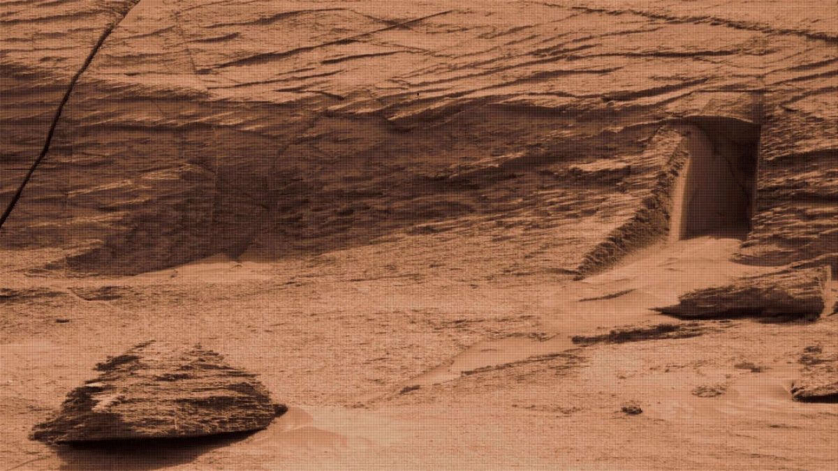 Immagine a colori della formazione rocciosa simile a una porta / NASA