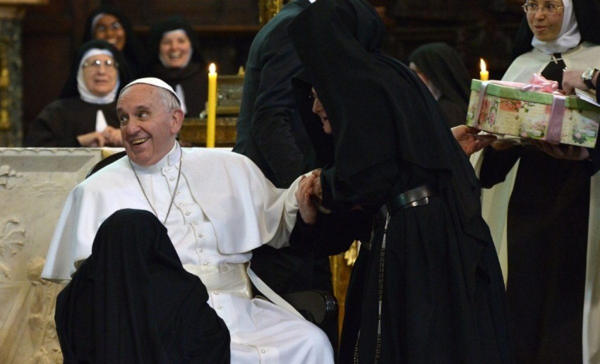 incontro del papa a napoli con le suore di clausura