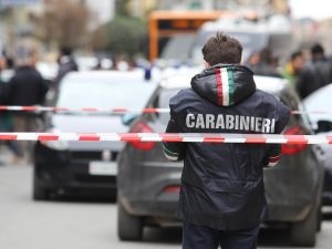 Agguato a Marano, uomo ferito a colpi d'arma da fuoco per strada