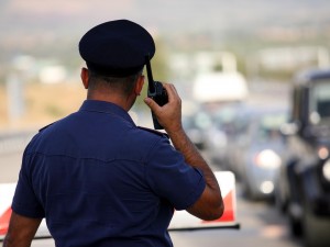 Misterioso incidente a Torre del Greco, auto si ribalta: nessuna traccia del conducente
