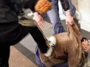 Fermata banda di 'spezza ossa': sprangate alle vittime per incassare l'assicurazione