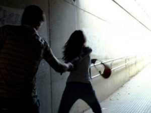 Varcaturo, aggredisce l'ex moglie: arrestato 29enne