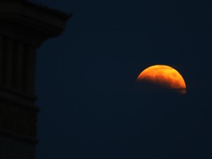 Eclissi totale di Luna il 28 settembre: sarà visibile anche da Napoli