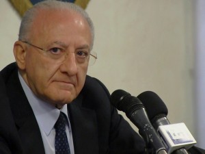 Terremoto Ischia, De Luca: "Abusivismo non c'entra". Ma infuriano le polemiche