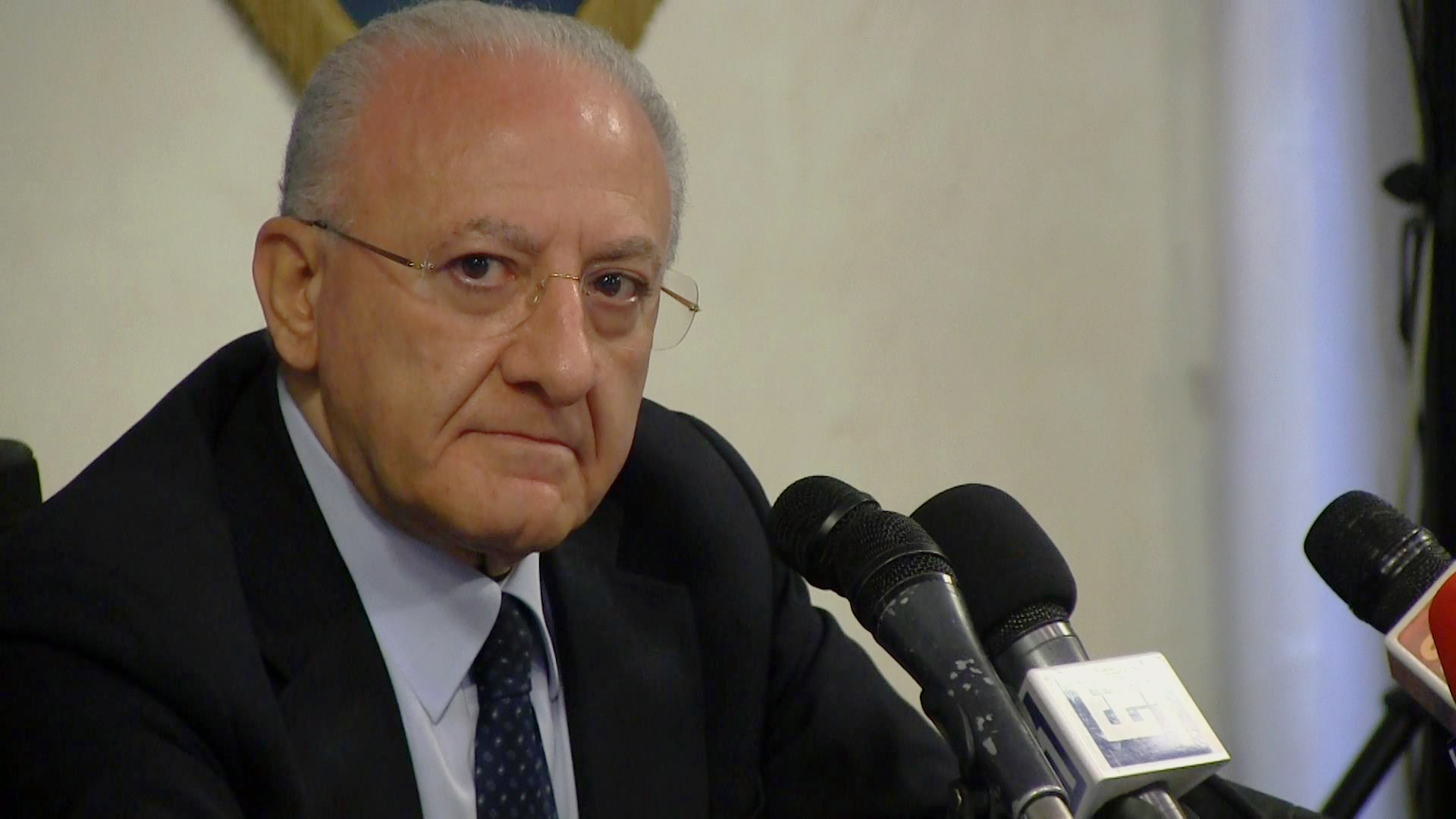 De Luca, il problema è che adesso non si ride più