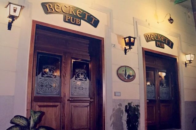 Ingresso del Beckett Pub al Vomero