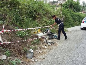 Caserta, esce gas tossico dal suolo: scoperta una discarica abusiva sotterranea