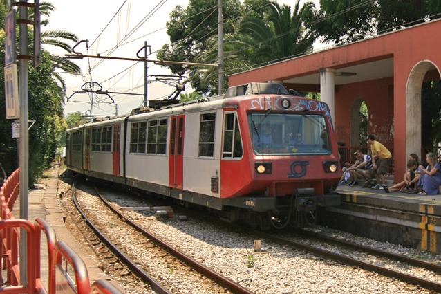 Treno in arrivo in stazione