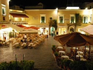 Capri dice addio a Luisa Vuotto Strina: la Piazzetta è in lutto