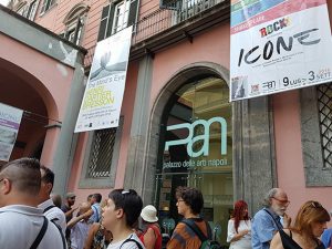Esterno del Palazzo delle Arti di Napoli (Facebook).