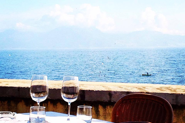Ristorante sul mare Da Cicciotto a Marechiaro (Facebook).