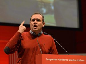 Renzi contro De Magistris dopo gli scontri anti-Salvini. E lui: "Non sto coi violenti"