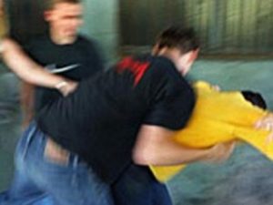Nessuno vuole pagare il funerale del papà morto: tra 5 parenti finisce in rissa