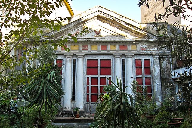 Casina pompeiana all'interno di Palazzo Venezia a Napoli (Wikipedia).
