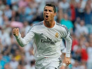 Cristiano Ronaldo incontra una piccola tifosa disabile del Napoli