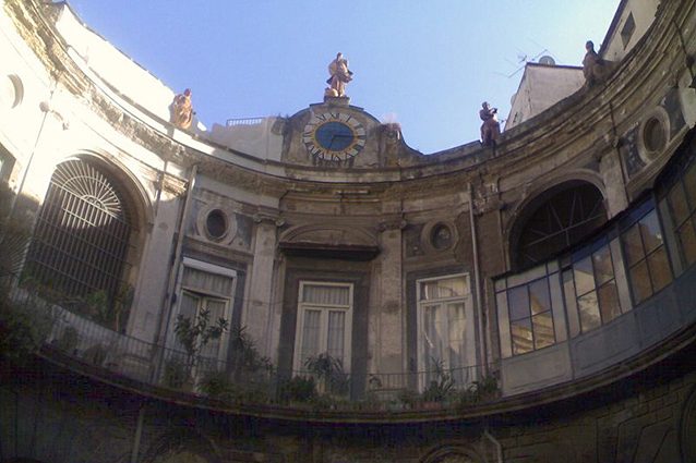 Interno del Palazzo Spinelli di Laurino a Napoli (Wikipedia).