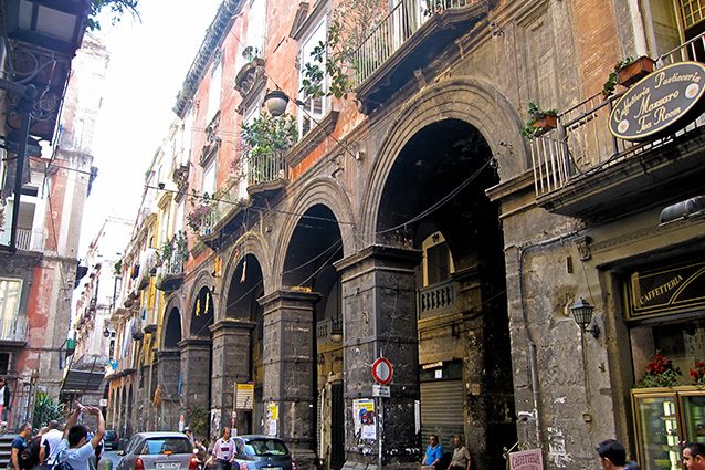 Palazzo Filippo d'Angiò a Napoli (Wikipedia).