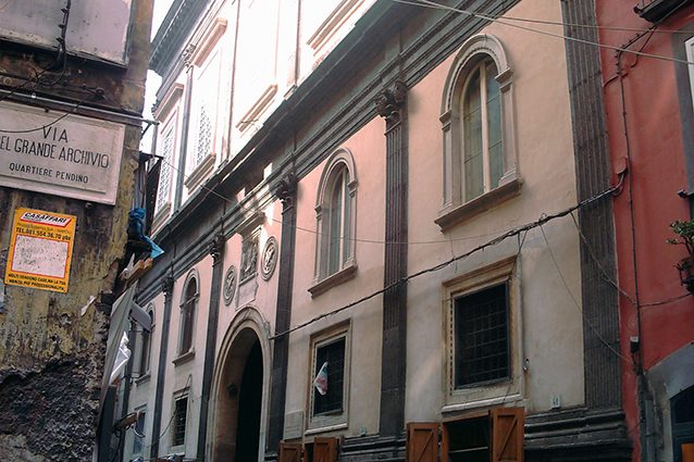 Esterno del Palazzo Marigliano a Napoli (Wikipedia).