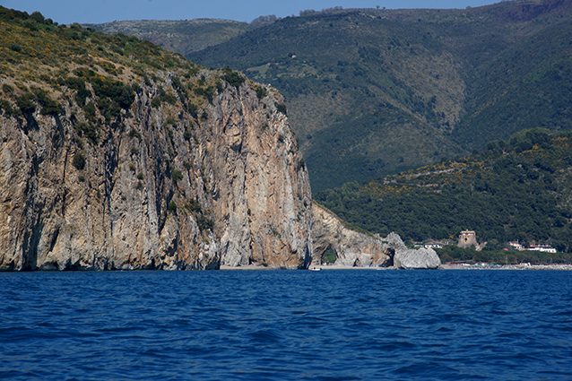 Arco Naturale di Palinuro (Wikipedia).