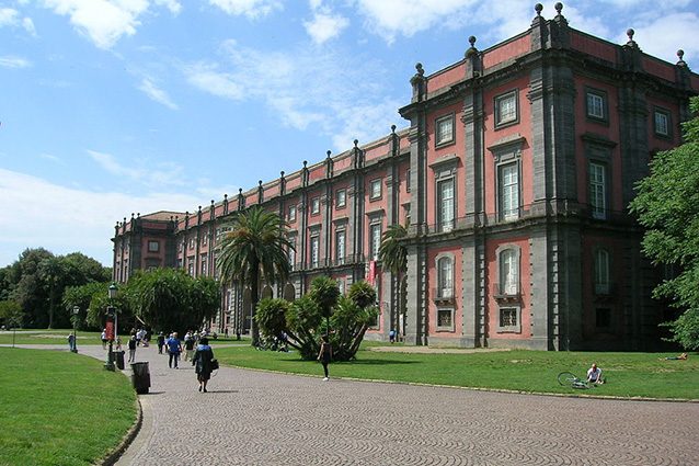 Esterno della reggia di Capodimonte (Wikipedia).